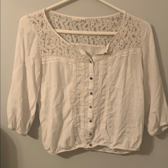 White blouse - Picture 1 of 3